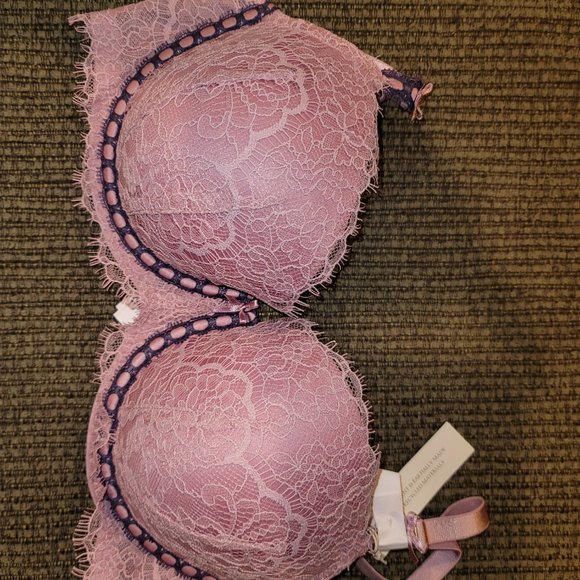 Victoria's Secret Bra - Picture 3 of 3